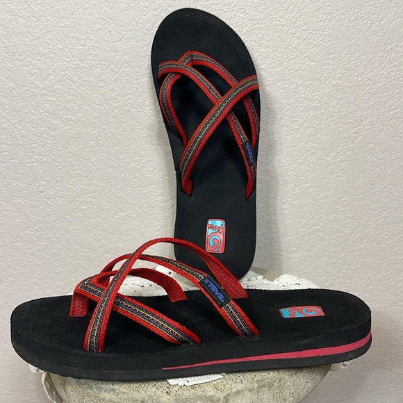 Teva Olowahu Flip Flop Foam Mush Sandals Size 8 Red Black - Picture 1 of 7